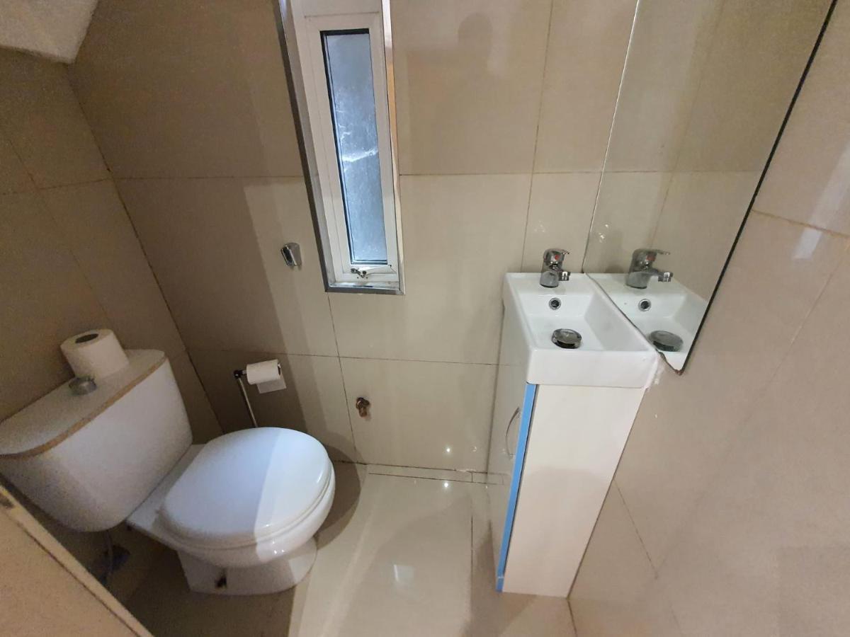 Private Room- Direct Travel Central/ Heathrow London Exterior foto