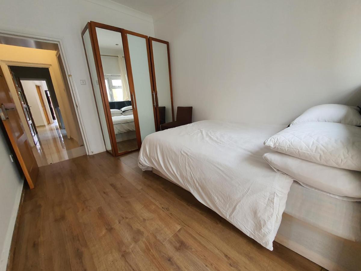 Private Room- Direct Travel Central/ Heathrow London Exterior foto