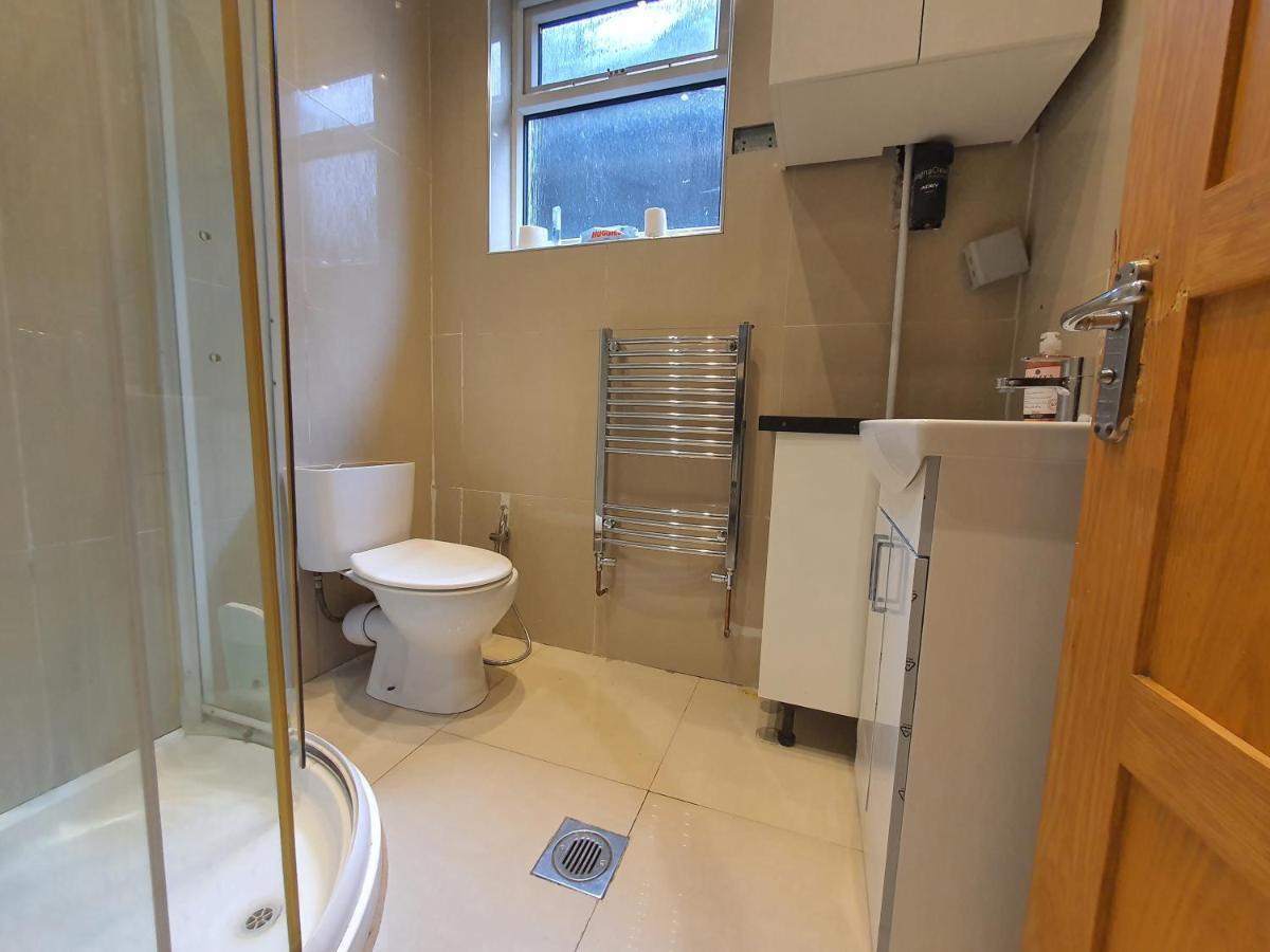 Private Room- Direct Travel Central/ Heathrow London Exterior foto