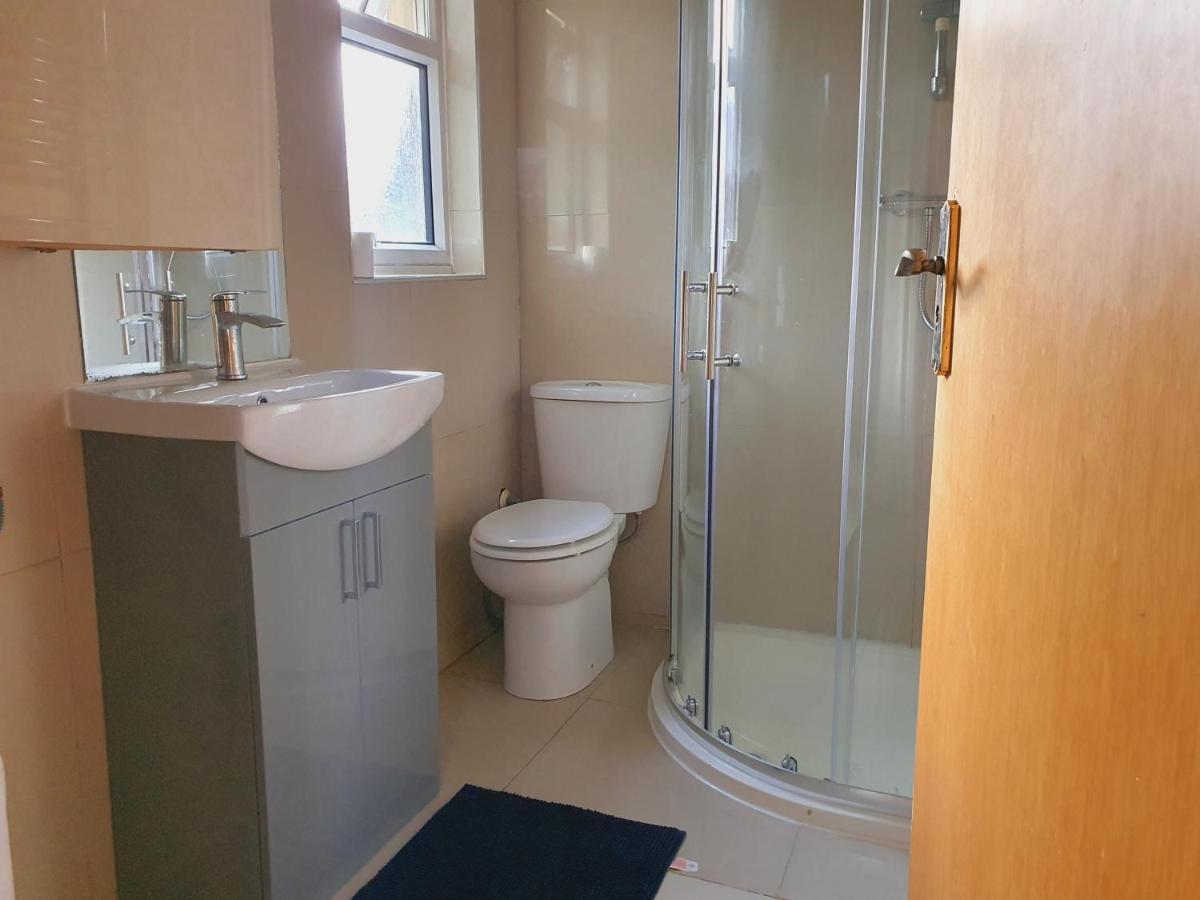 Private Room- Direct Travel Central/ Heathrow London Exterior foto